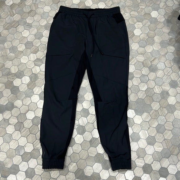 lululemon athletica Other - {Lululemon}Mens Sz L Charcoal Gray & Black Joggers w/Elastic Waist & Tie